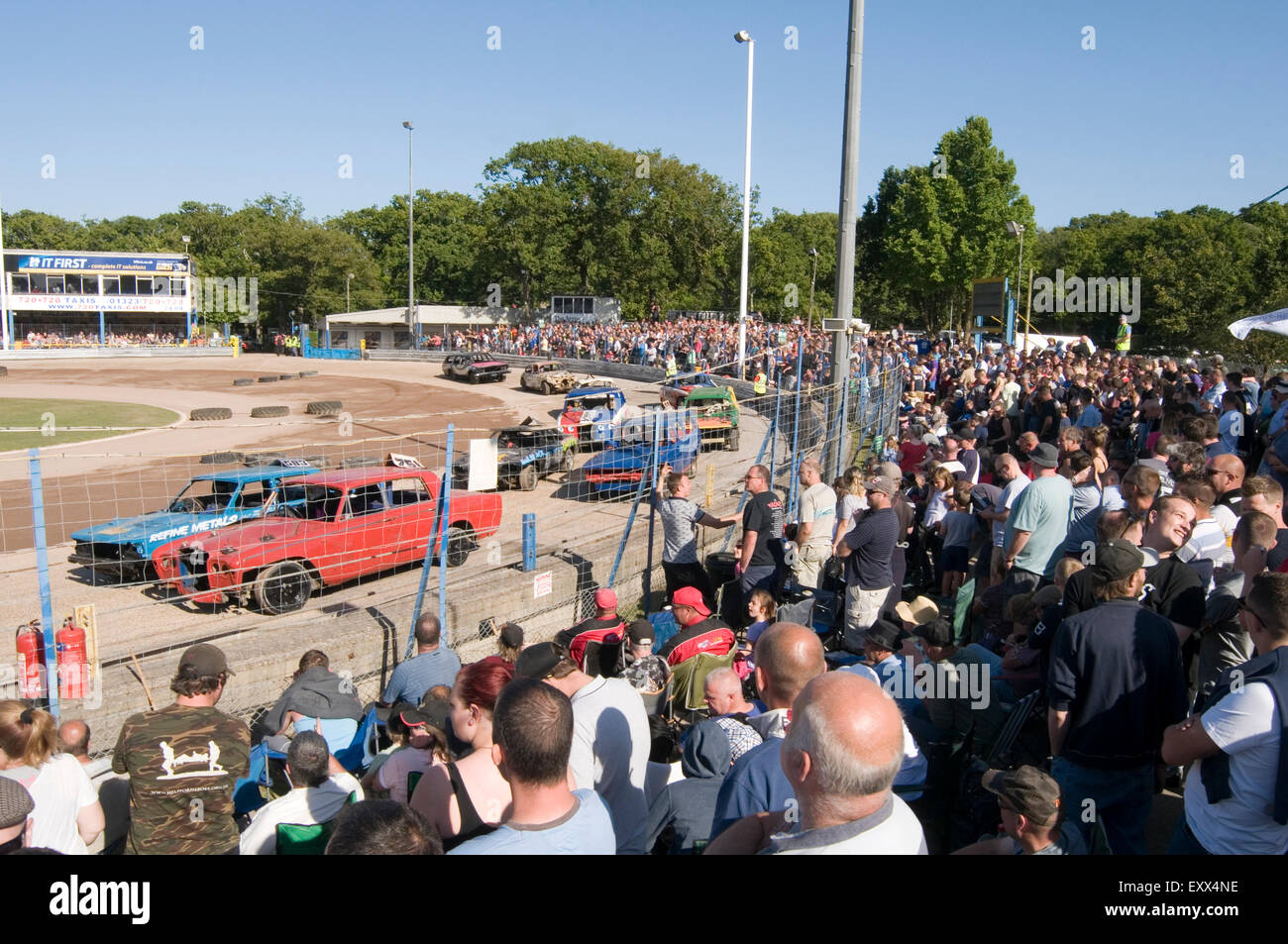 crowds of spectators at a banger race at Arlington speedway stadium near eastborne uk spectator motor sport demolition derby der Stock Photo