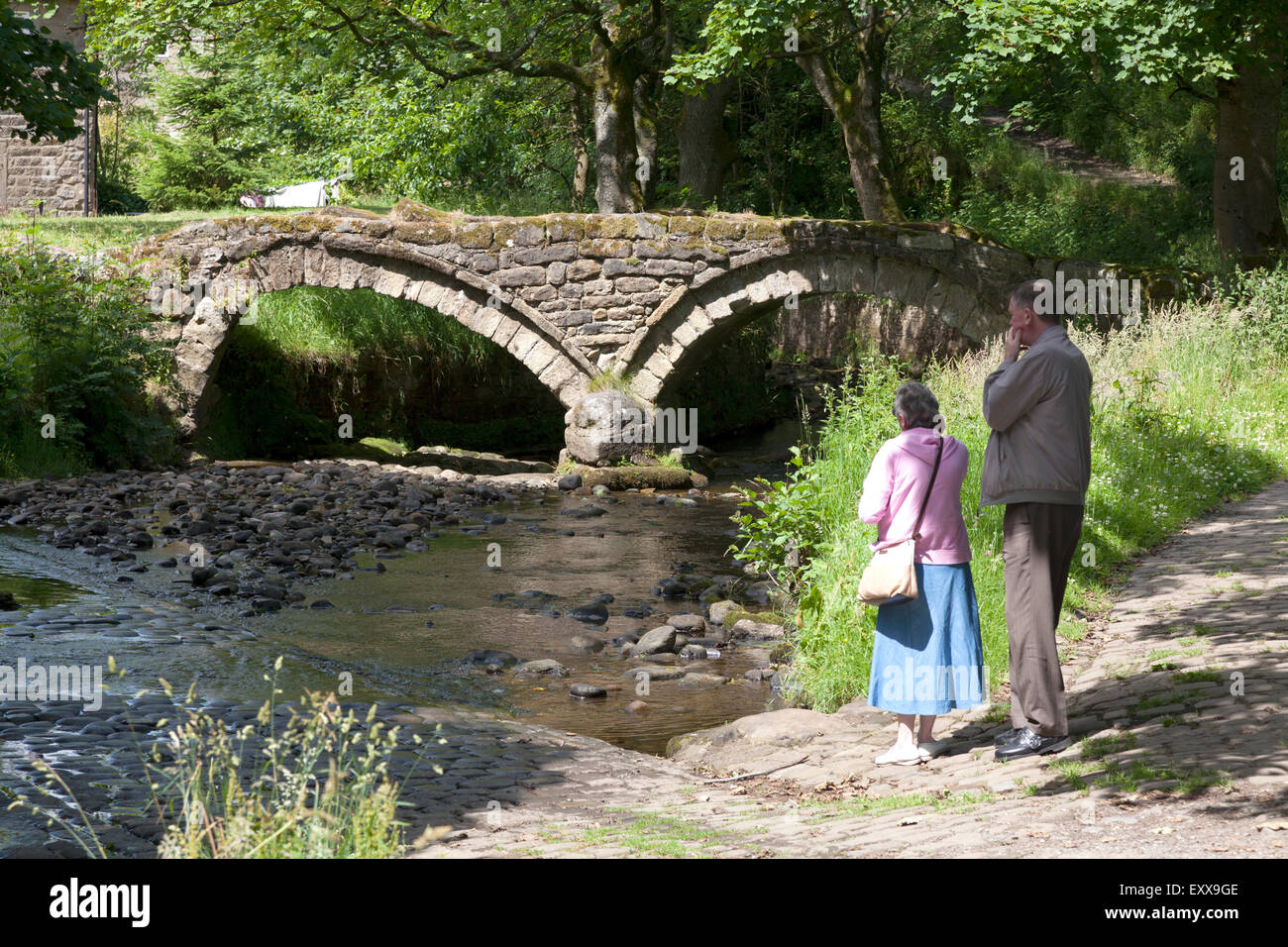 People standing on a bridge hi-res stock photography and images - Alamy