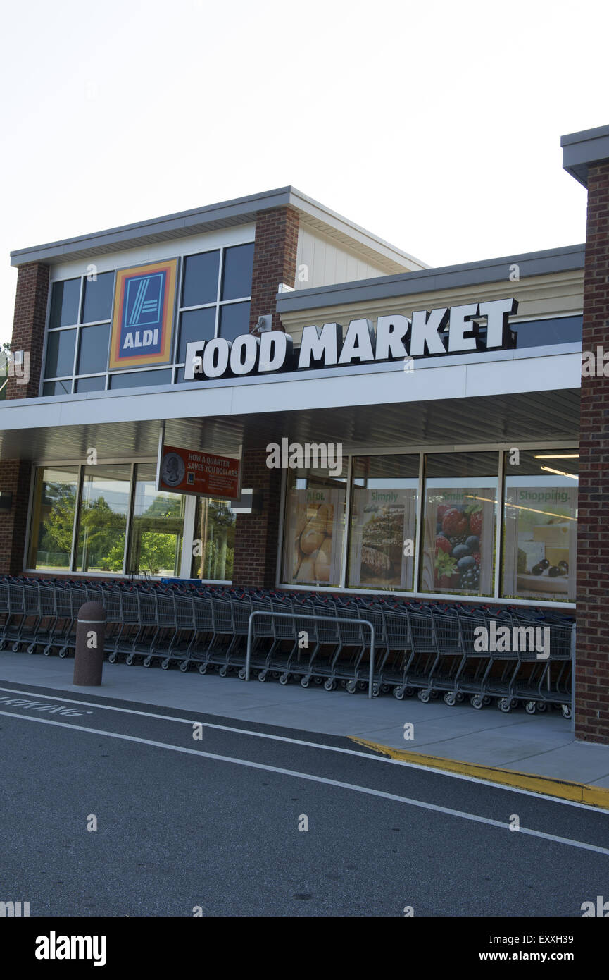 Woodstock, GA, USA. 17th July, 2015. Aldi discount grocery market