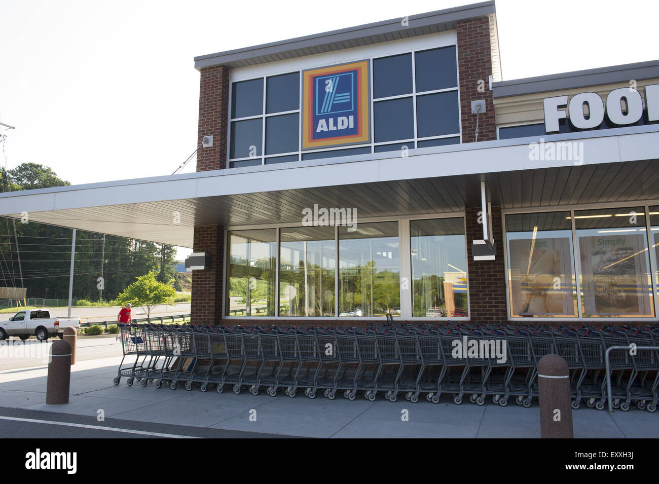 Woodstock, GA, USA. 17th July, 2015. Aldi discount grocery market © Robin Rayne Nelson/ZUMA Wire/Alamy Live News Stock Photo