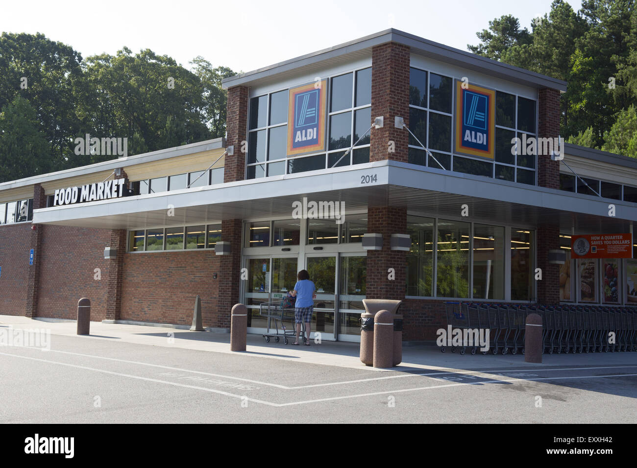 Woodstock, GA, USA. 17th July, 2015. Aldi discount grocery market © Robin Rayne Nelson/ZUMA Wire/Alamy Live News Stock Photo