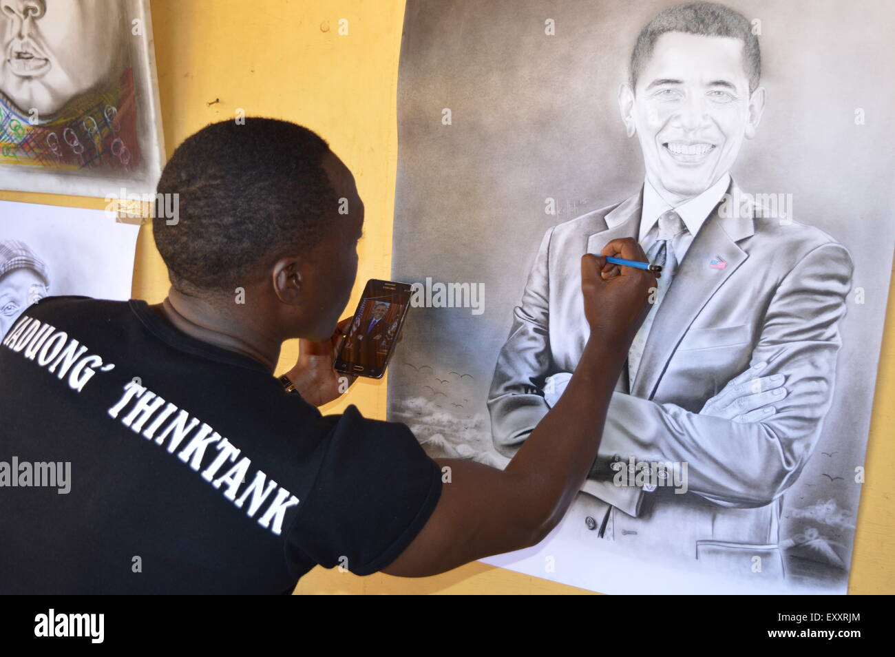 Kisumu, Kenya. 17th July, 2015. Collins Okello draws a portrait of U.S. President Barrack Obama at his Kisumu Art Gallery Studio in Kisumu, Kenya, July 17, 2015. Okello hopes to deliver the portrait to Obama as a gift. The upcoming maiden visit by the U.S. President Barack Obama to the land of his ancestors has elicited mixed reactions from citizens of all stripes. Obama will grace the Global Entrepreneurship Summit in Nairobi on July 25-26 in Nairobi. Credit:  Simbi Kusimba/Xinhua/Alamy Live News Stock Photo