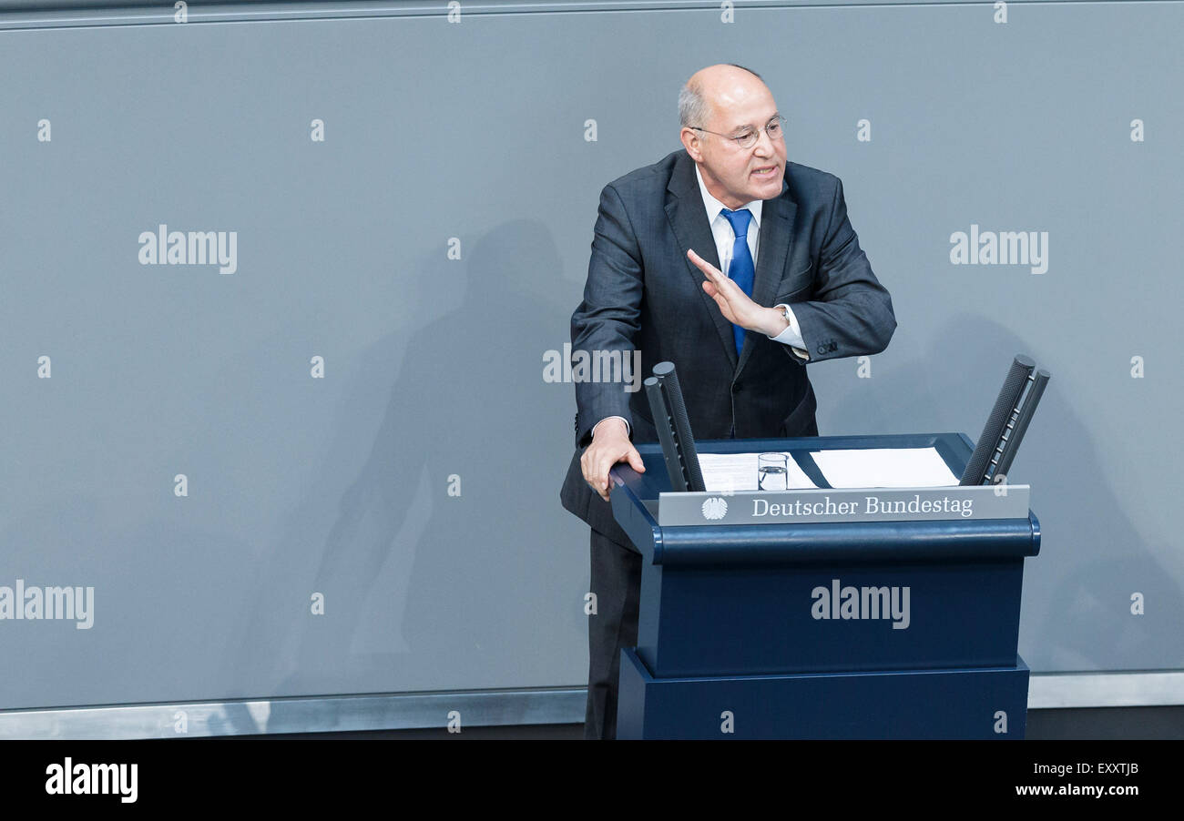 Berlin, Germany. 17th July, 2015. Special session of the German Parliament - consultation of government on the ' negotiations of the Government Federal relative to the concession of financial support for the Hellenic Republic of Greece ' realized at the German Parliament on 17.07.2015 in Berlin, Germany. / Picture: Gregor Gysi, DIE LINKE, during his speech at the session of the german Parliament relative to the concession of financial support for the Hellenic Republic of Greece. Credit:  Reynaldo Chaib Paganelli/Alamy Live News Stock Photo