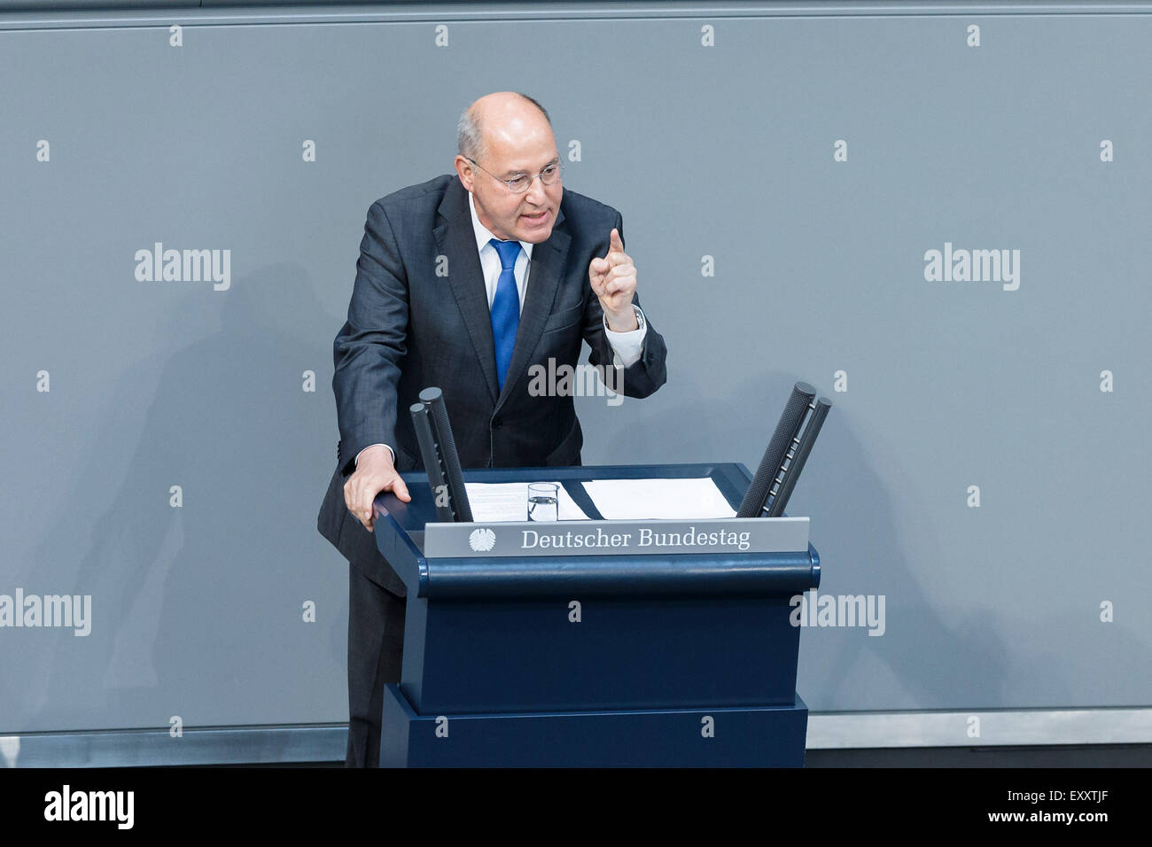 Berlin, Germany. 17th July, 2015. Special session of the German Parliament - consultation of government on the ' negotiations of the Government Federal relative to the concession of financial support for the Hellenic Republic of Greece ' realized at the German Parliament on 17.07.2015 in Berlin, Germany. / Picture: Gregor Gysi, DIE LINKE, during his speech at the session of the german Parliament relative to the concession of financial support for the Hellenic Republic of Greece. Credit:  Reynaldo Chaib Paganelli/Alamy Live News Stock Photo