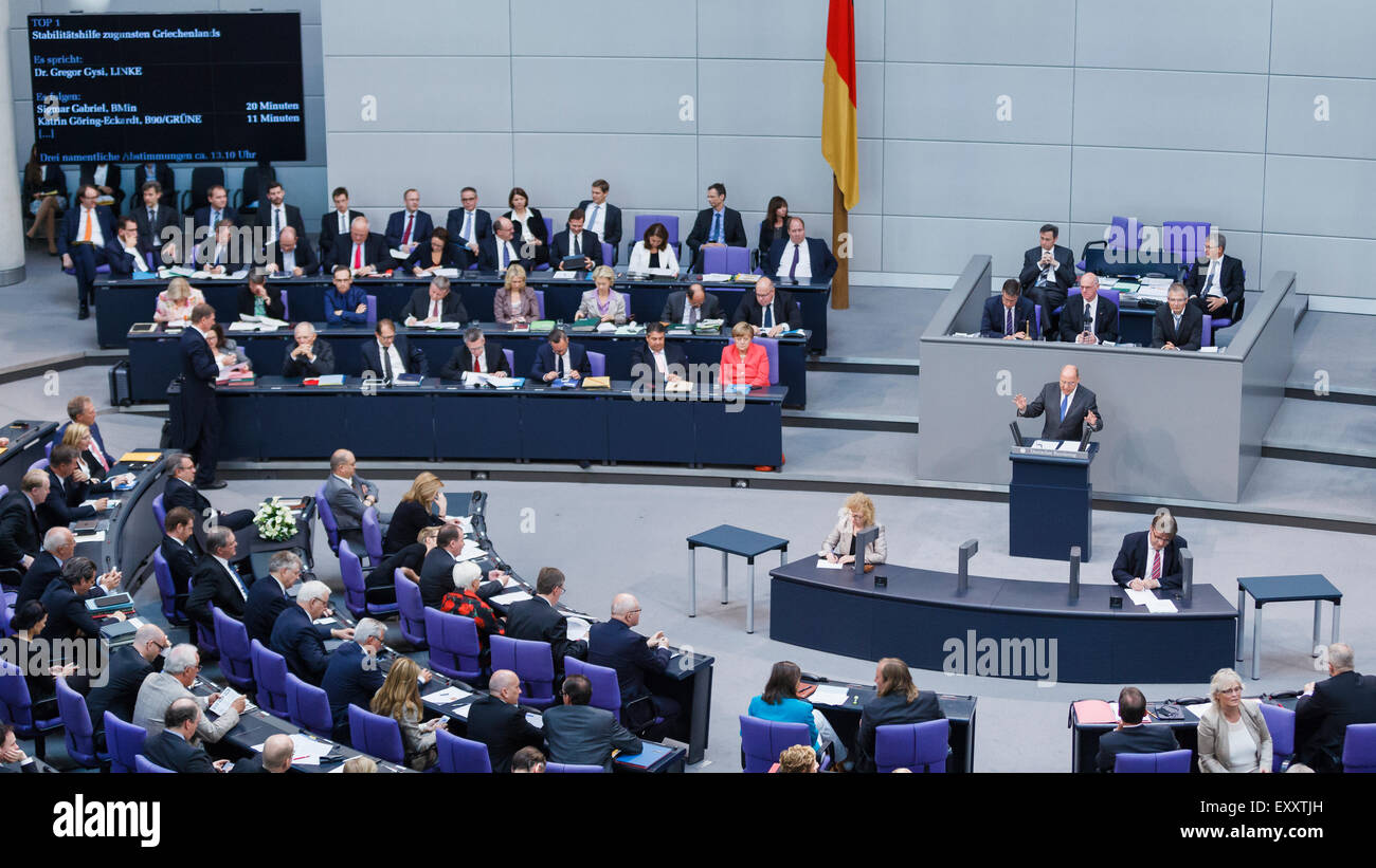 Berlin, Germany. 17th July, 2015. Special session of the German Parliament - consultation of government on the ' negotiations of the Government Federal relative to the concession of financial support for the Hellenic Republic of Greece ' realized at the German Parliament on 17.07.2015 in Berlin, Germany. / Picture: Gregor Gysi, DIE LINKE, during his speech at the session of the german Parliament relative to the concession of financial support for the Hellenic Republic of Greece. Credit:  Reynaldo Chaib Paganelli/Alamy Live News Stock Photo