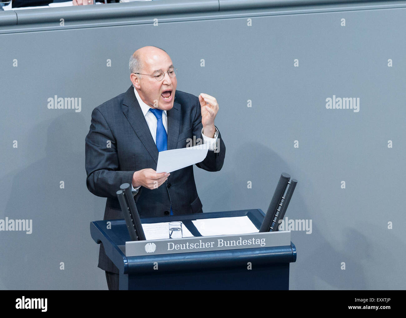 Berlin, Germany. 17th July, 2015. Special session of the German Parliament - consultation of government on the ' negotiations of the Government Federal relative to the concession of financial support for the Hellenic Republic of Greece ' realized at the German Parliament on 17.07.2015 in Berlin, Germany. / Picture: Gregor Gysi, DIE LINKE, during his speech at the session of the german Parliament relative to the concession of financial support for the Hellenic Republic of Greece. Credit:  Reynaldo Chaib Paganelli/Alamy Live News Stock Photo