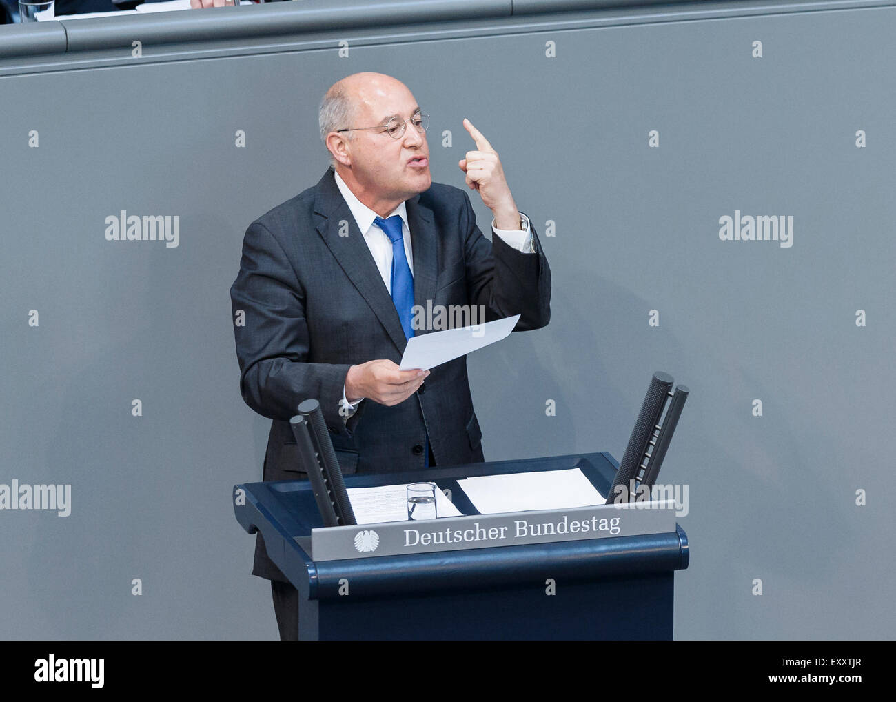 Berlin, Germany. 17th July, 2015. Special session of the German Parliament - consultation of government on the ' negotiations of the Government Federal relative to the concession of financial support for the Hellenic Republic of Greece ' realized at the German Parliament on 17.07.2015 in Berlin, Germany. / Picture: Gregor Gysi, DIE LINKE, during his speech at the session of the german Parliament relative to the concession of financial support for the Hellenic Republic of Greece. Credit:  Reynaldo Chaib Paganelli/Alamy Live News Stock Photo