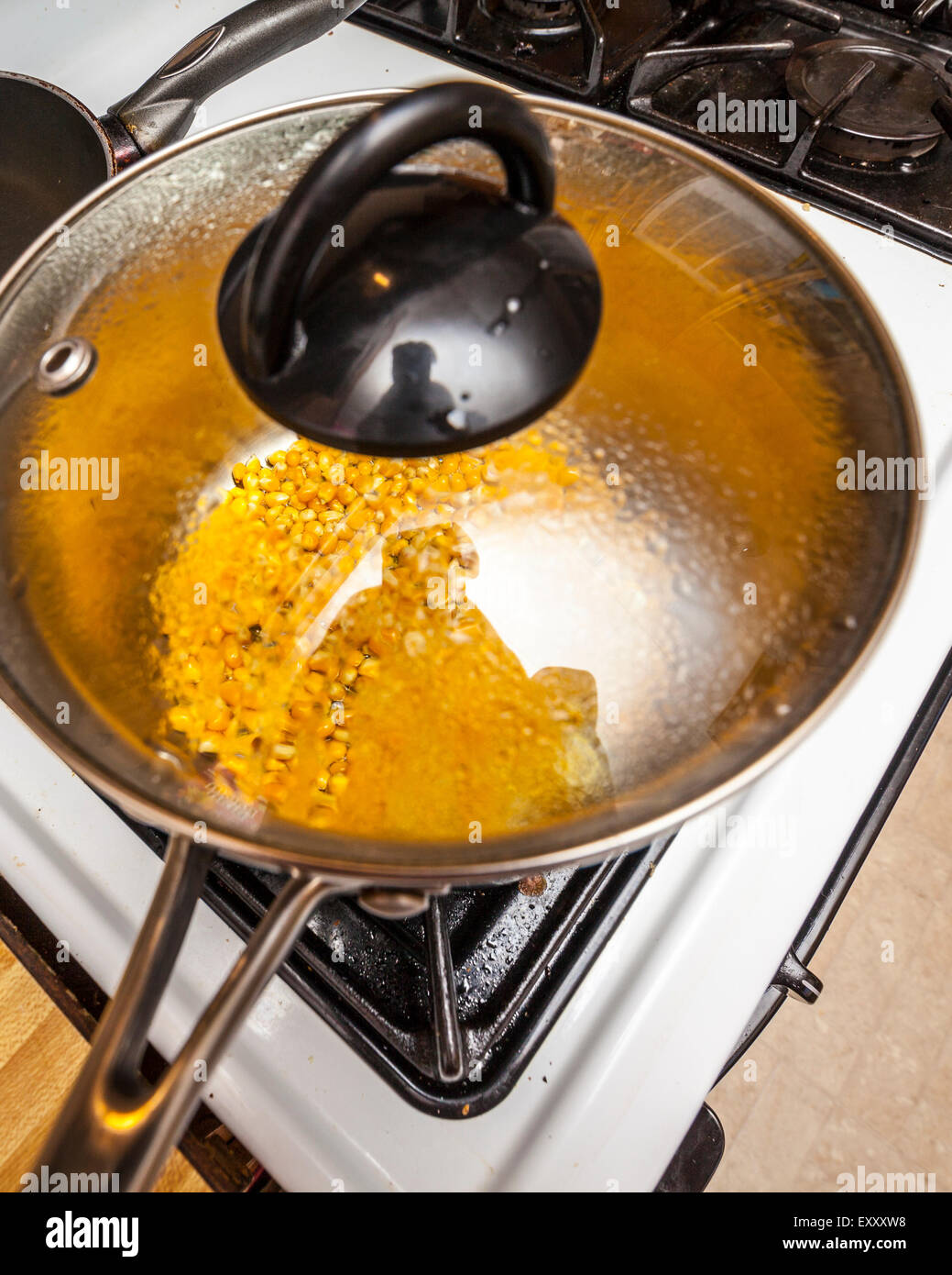 Popcorn popping hires stock photography and images Alamy
