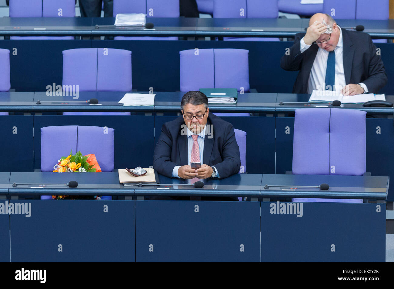 Berlin, Germany. 17th July, 2015. Special session of the German Parliament - consultation of government on the ' negotiations of the Government Federal relative to the concession of financial support for the Hellenic Republic of Greece ' realized at the German Parliament on 17.07.2015 in Berlin, Germany./Picture: Sigmar Gabriel (SPD), German Minister of Economy and Energy, and German Chancellery chief Peter Altmaier. Credit:  Reynaldo Chaib Paganelli/Alamy Live News Stock Photo