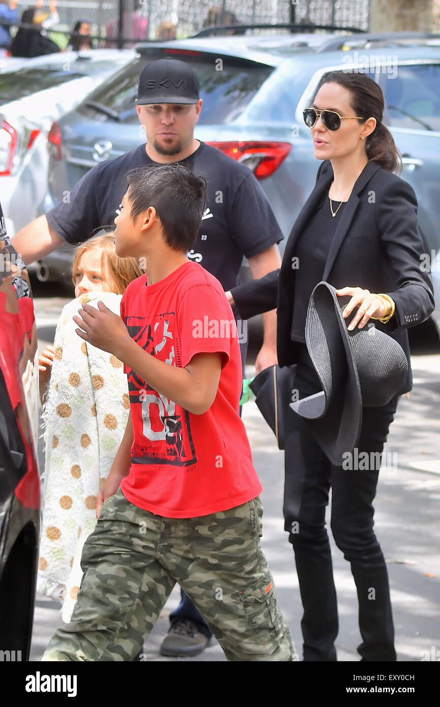 Jolie pitt paparazzi hi-res stock photography and images - Page 7 - Alamy