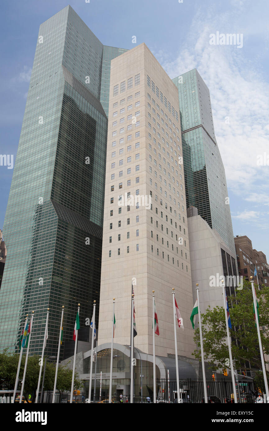 NEW YORK - May 27, 2015: 1 United Nations Plaza, also known as DC-1 and DC-2, behind the United States mission to the United Nat Stock Photo