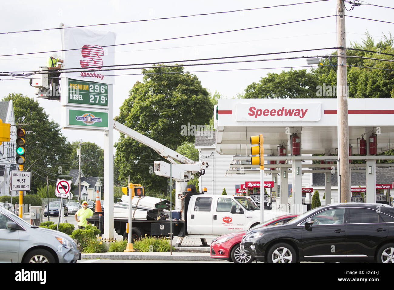 Woburn, Massachusetts, USA. 17th July, 2015. Hess gas stations across
