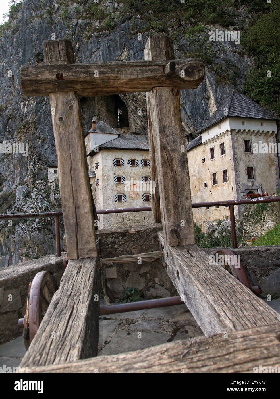 Wood catapult with Predjama castle, a renaissance castle built in a cave, at the background, near Postojna. Slovenia. Stock Photo