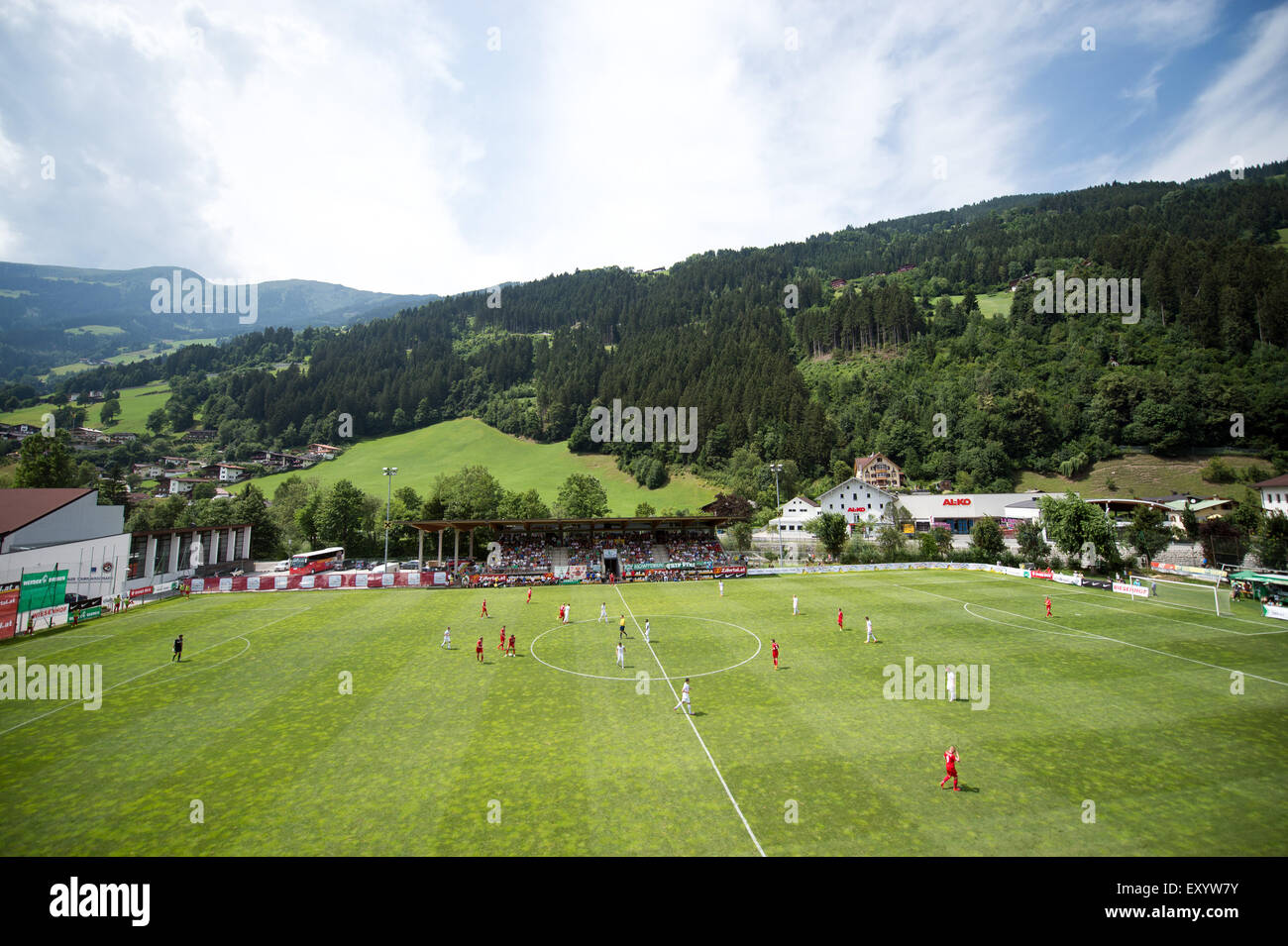 The teams stand on the pitch for the friendly match between FC Zbrojovka Brunn and Werder Bremen at the Parkstadion in Zell am Ziller, Austria, 18 July 2015. Photo: Daniel Naupold/dpa Stock Photo