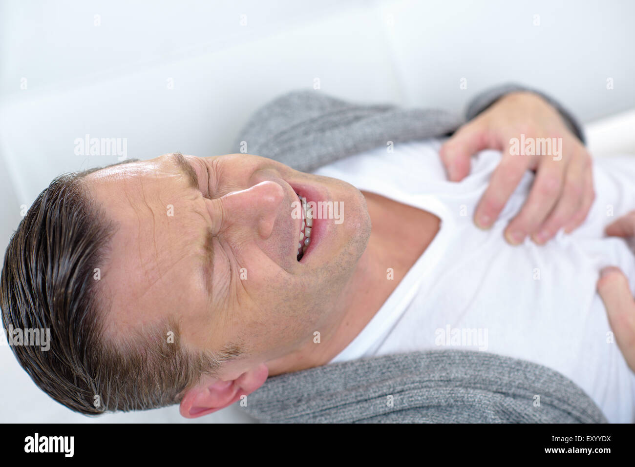 Клинические проявления гипогликемического состояния:. Симптомы холодного пота. Головокружение и холодный пот. Холодная испарина на лбу. Состояние холодного пота.