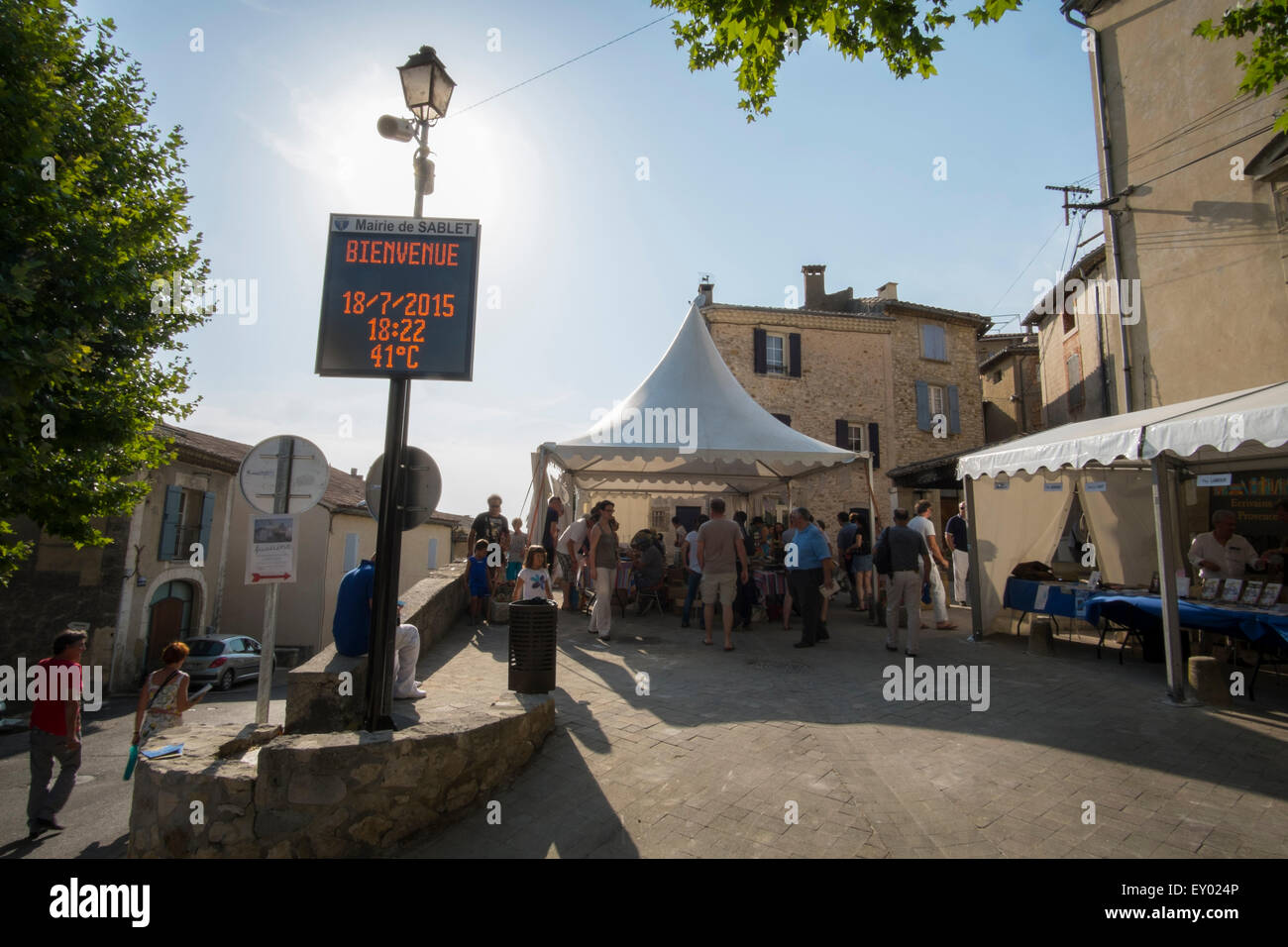 Sablet, Departement Vaucluse, France. 18th July 2015. 28th annual Book Festival takes place in the fortified medieval French village of Sablet on a day reaching 41 degrees at 18.00pm, heatwave weather. Credit:  Malcolm Park editorial/Alamy Live News Stock Photo