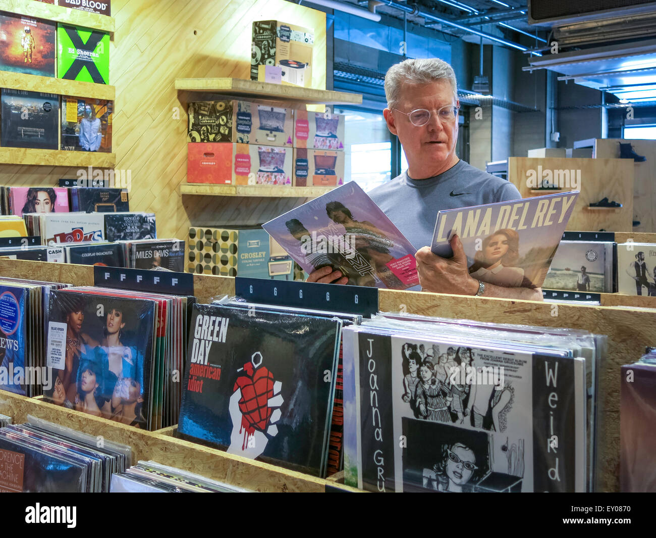 Urban Outfitters Store on Fifth Avenue, NYC Stock Photo Alamy