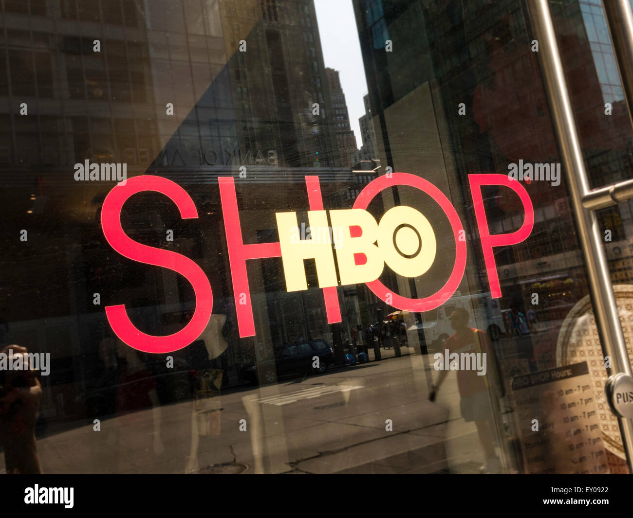 https://c8.alamy.com/comp/EY0922/hbo-gift-shop-sign-front-entrance-6th-avenue-nyc-EY0922.jpg