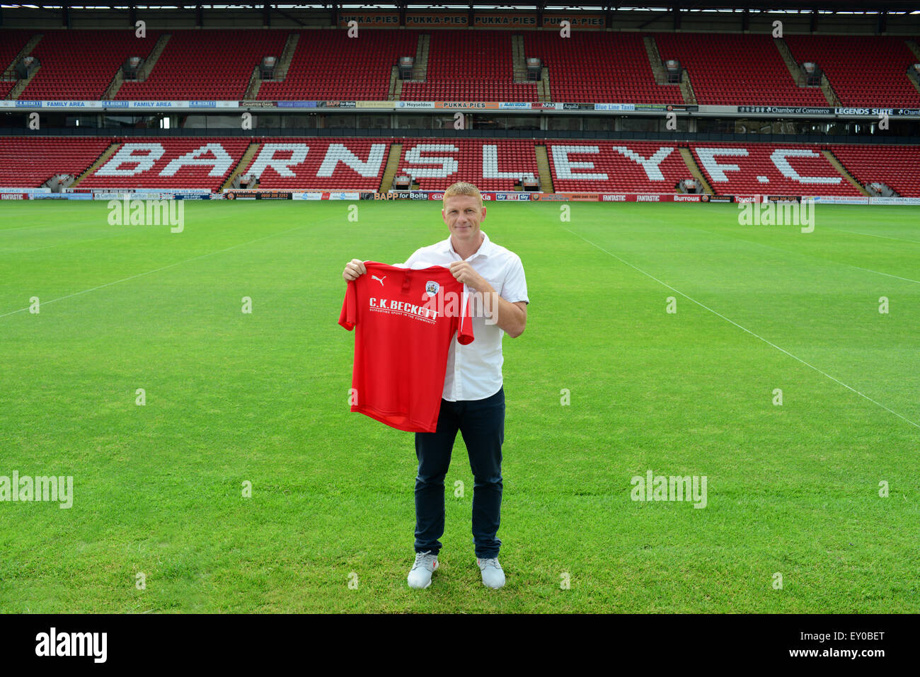Barnsley fc hi-res stock photography and images - Alamy