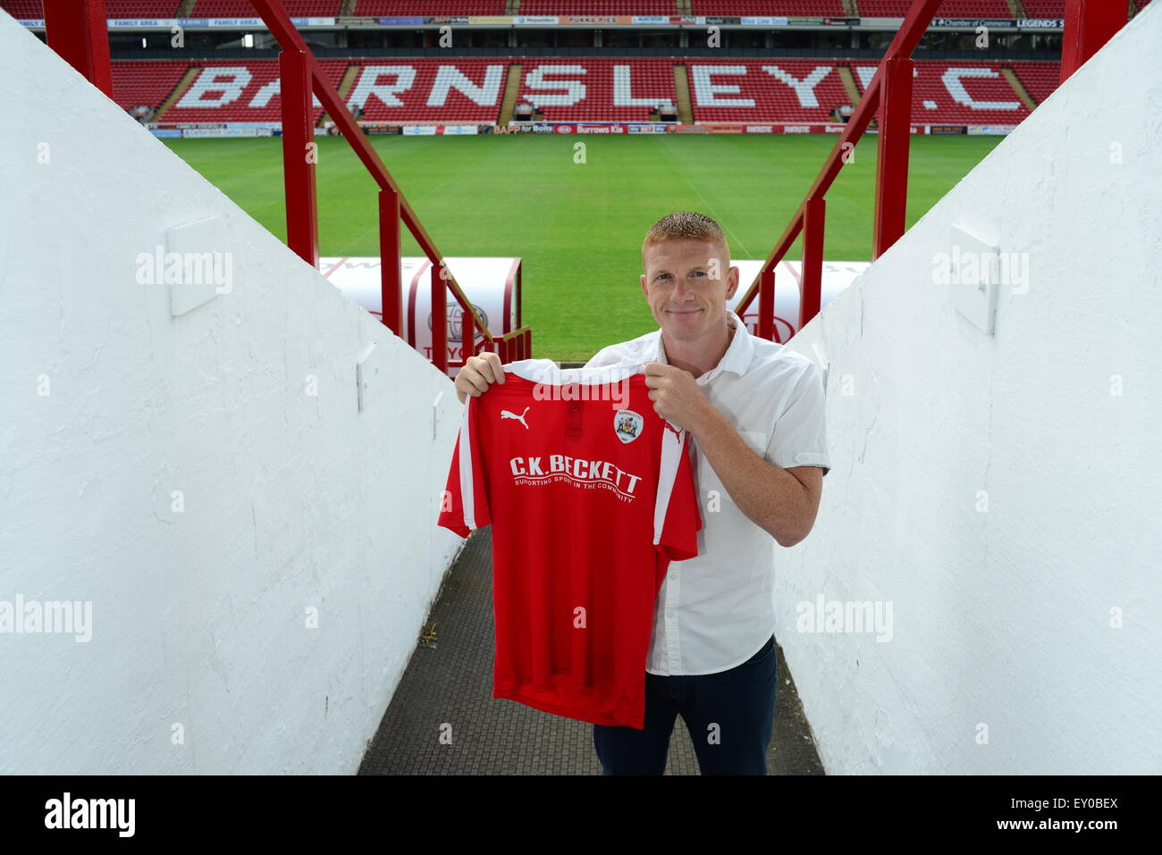 Ex Barnsley FC footballer Bobby Hassell at the Barnsley FC Football Ground. Picture: Scott Bairstow/Alamy Stock Photo