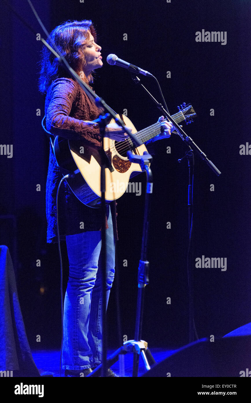 Rosanne cash hi-res stock photography and images - Alamy