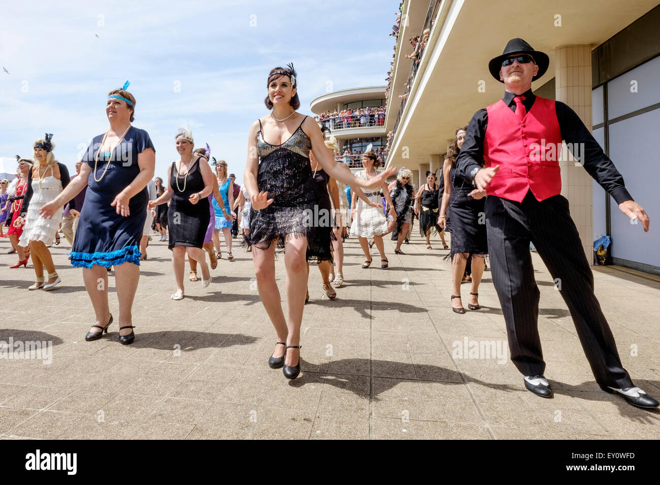 Bexhill Roaring 20's on 18/07/2015 at De La Warr Pavilion, Bexhill. Pictured: A world record attempt for the most people doing the Charleston. The dancers had to dance for a total of 5 minutes. A new record of 503 was set. Picture by Julie Edwards/Alamy Live News Stock Photo