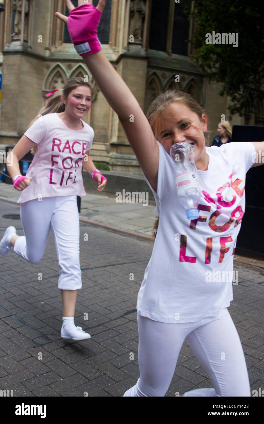 Cambridge, UK. 19th July, 2015. Race for Life 5k and 10k charity run for Cancer research UK, starting from Parkers - Stock Image