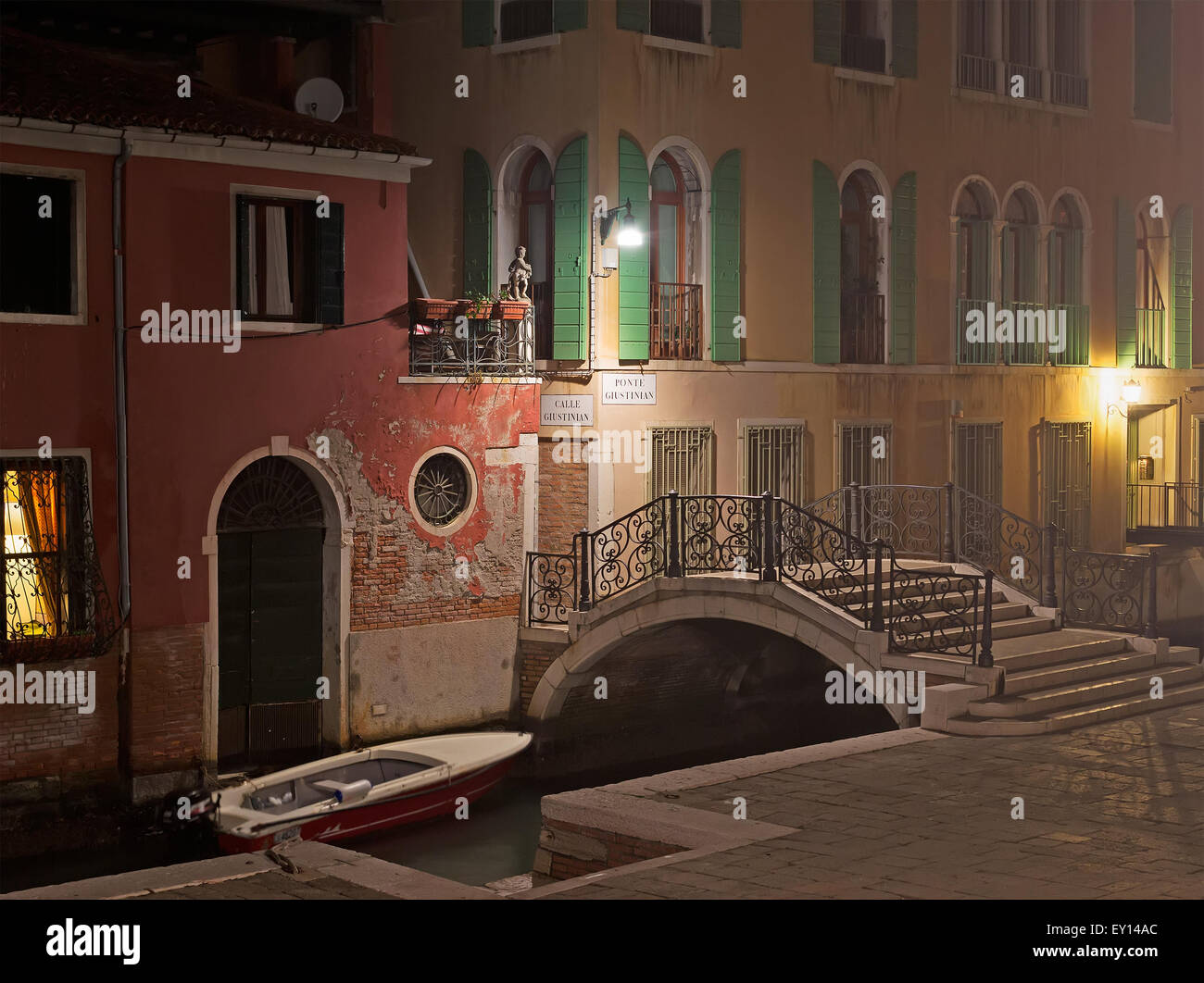Venice picturesque corner hi-res stock photography and images - Alamy