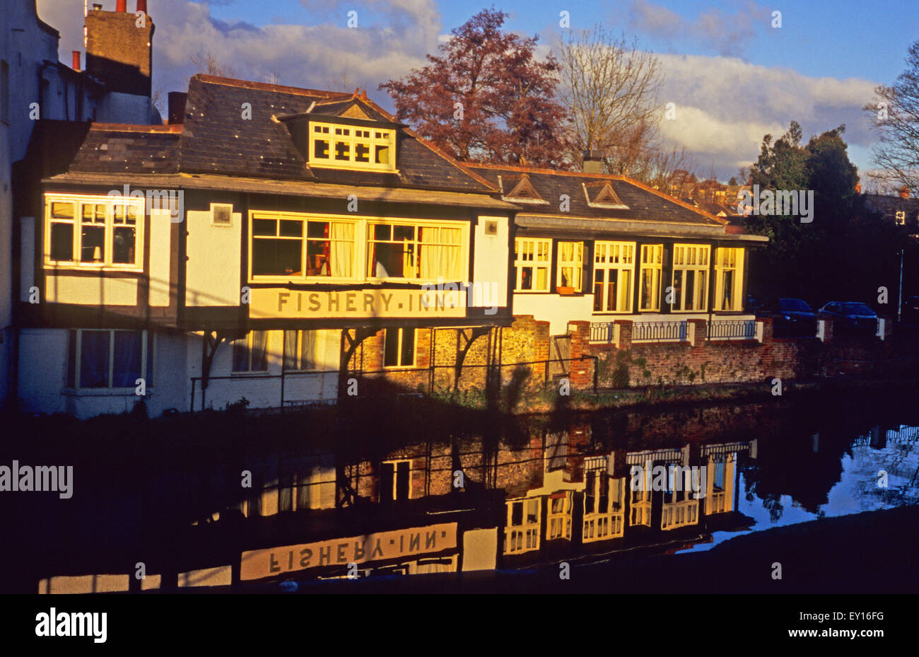 Picture of the Fishery Inn, pub/restaurant on the Grand Union Canal, at Hemel - Hempstead in Hertfordshire UK. Stock Photo