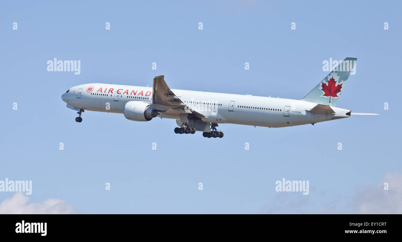 Air Canada Boeing 777 C-FRAM taking off from London-Heathrow Airport LHR Stock Photo