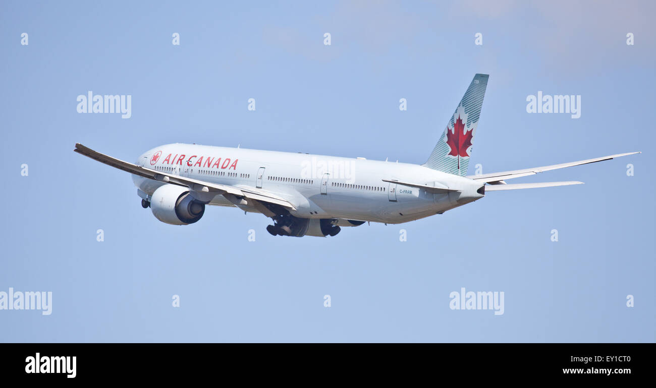 Air Canada Boeing 777 C-FRAM taking off from London-Heathrow Airport LHR Stock Photo