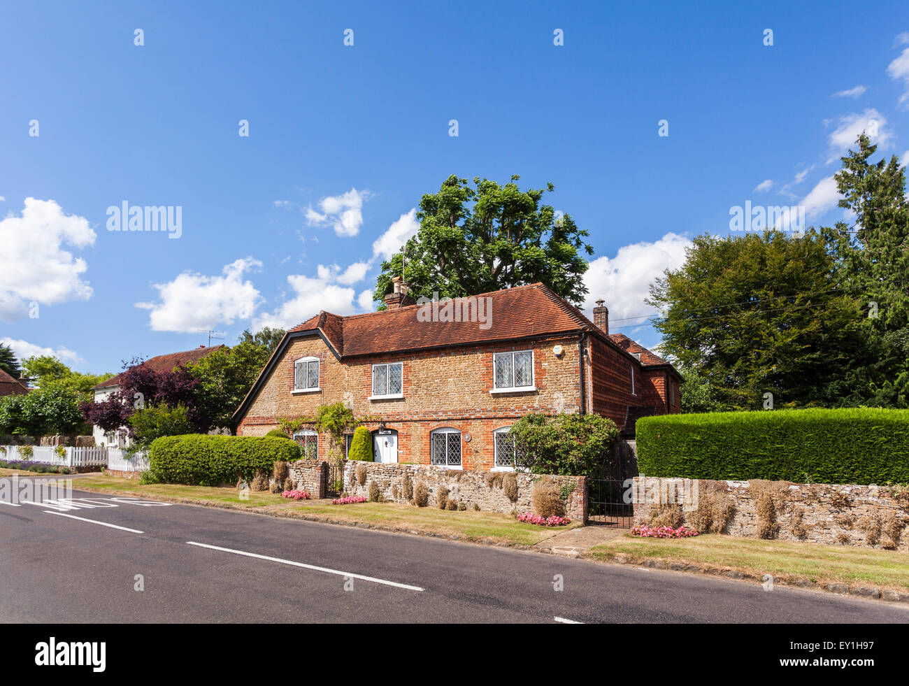 Pretty old roadside cottage in Eashing, Shackleford, a small village in Surrey, south-east England on a summer's day with blue sky Stock Photo