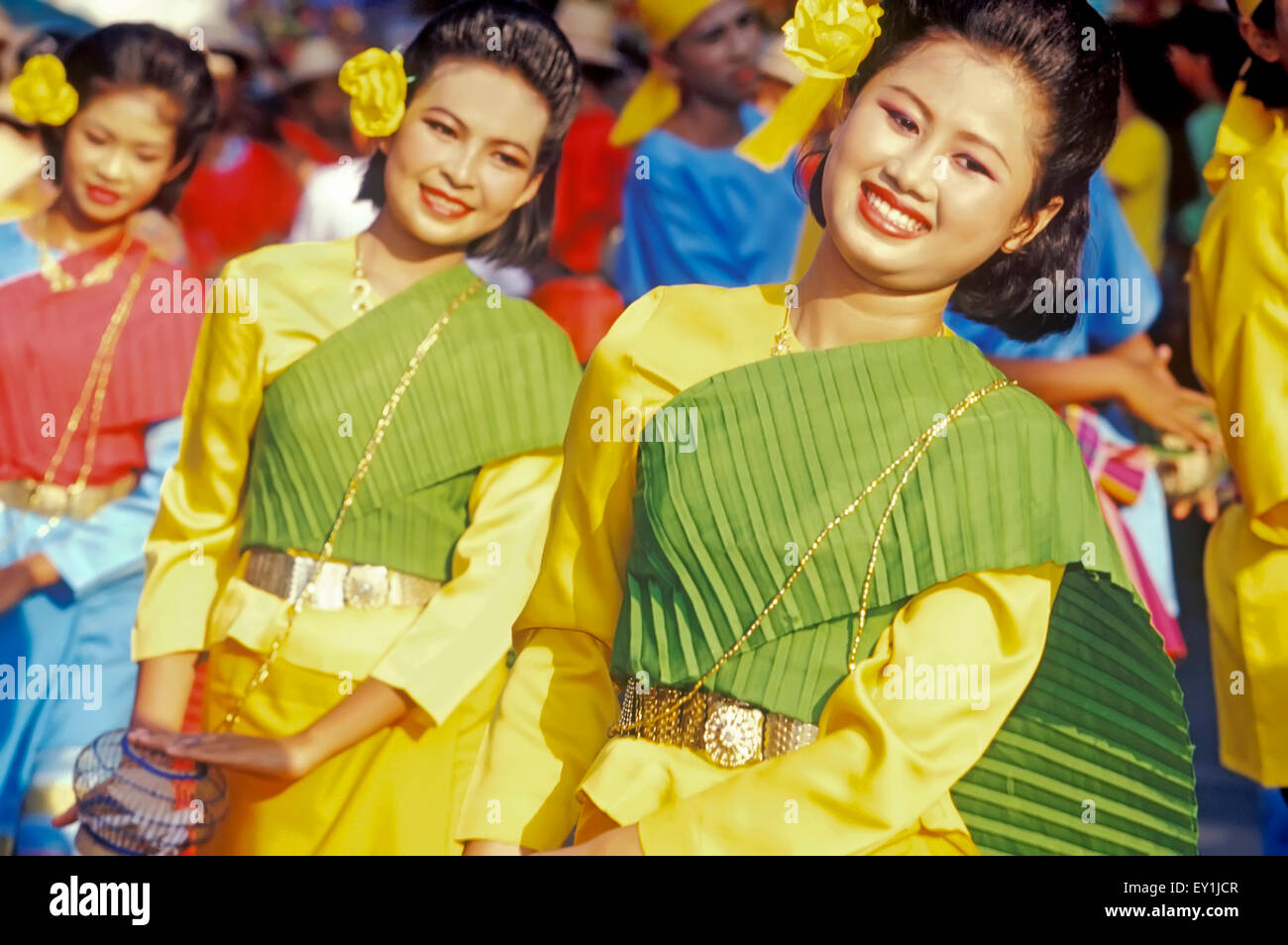 Thai girls performing a local dance during King Narai Reign Fair ...