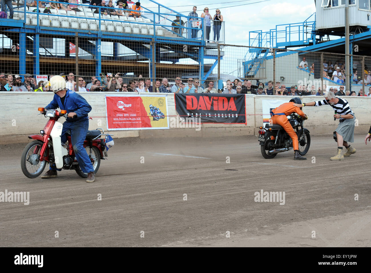 Kings Lynn, Norfolk, UK. 18/07/2015. Motorbike tug of war at Dirt Quake