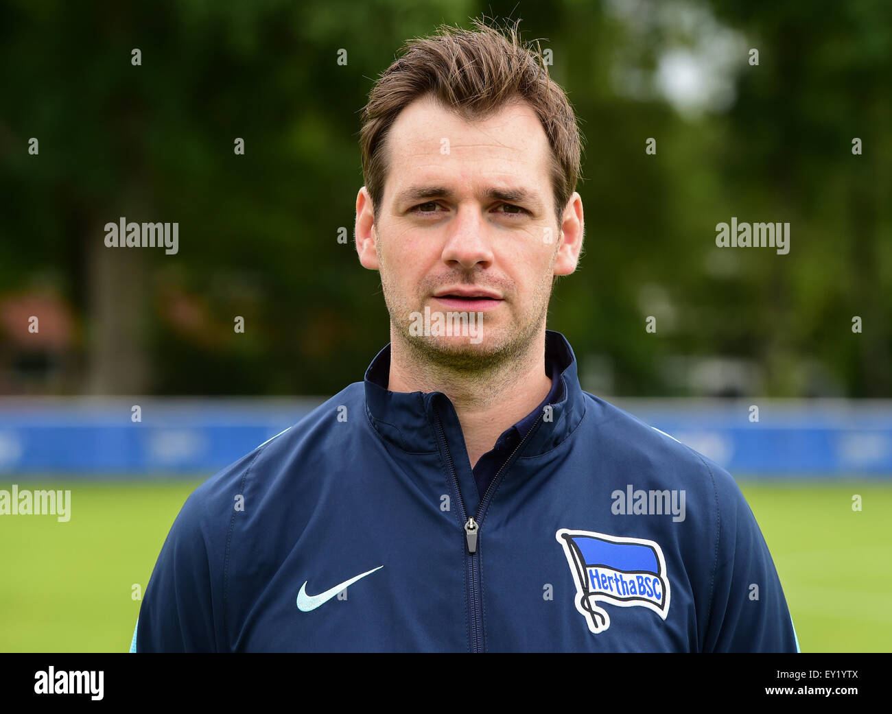 Trainingsanzug hi-res stock photography and images - Page 2 - Alamy