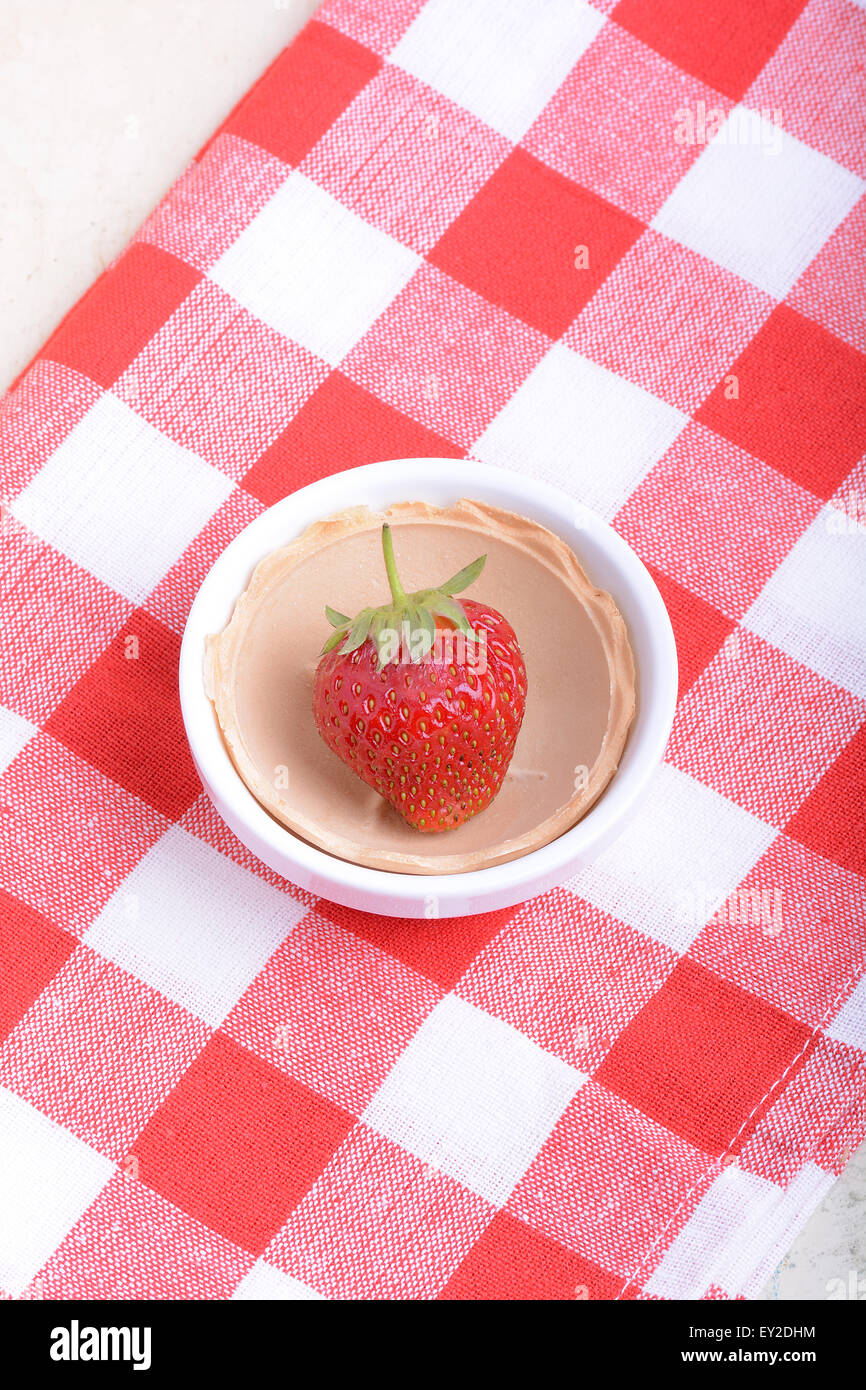 Strawberry ripe hi-res stock photography and images - Alamy
