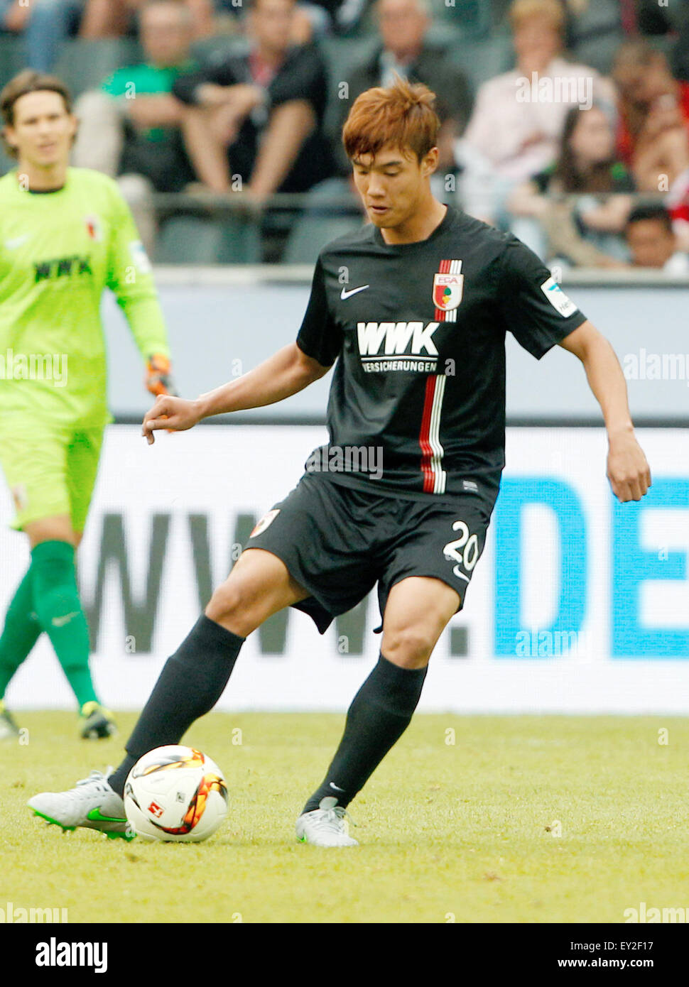 Moenchengladbach, Germany. 12th July, 2015. Augsburg's Jeong-Ho Hong in action during the Telekom Cup soccer match between FC Bayern Munich and FC Augsburg in Moenchengladbach, Germany, 12 July 2015. Photo: Roland Weihrauch/dpa/Alamy Live News Stock Photo