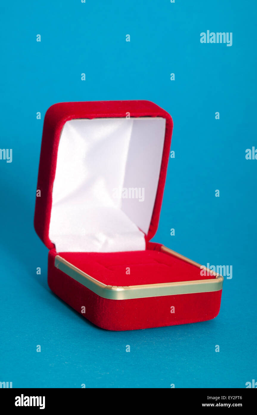 empty engagement ring box