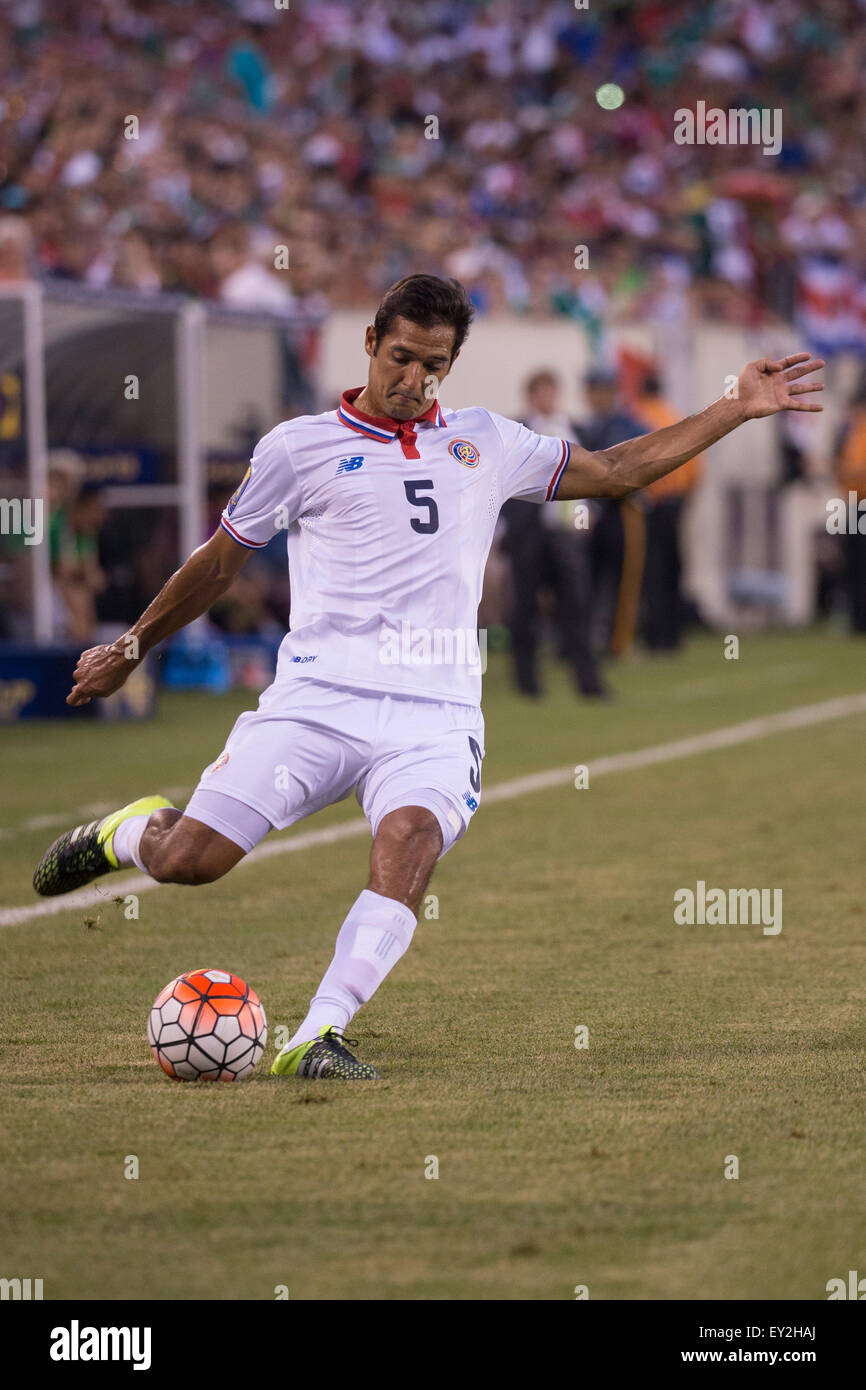 July 19, 2015: Costa Rica midfielder Celso Borges (5) in action during the CONCACAF Gold Cup 2015 Quarterfinal match between the Costa Rica and Mexico at MetLife Stadium in East Rutherford, New Jersey. Mexico won 1-0. (Christopher Szagola/Cal Sport Media) Stock Photo