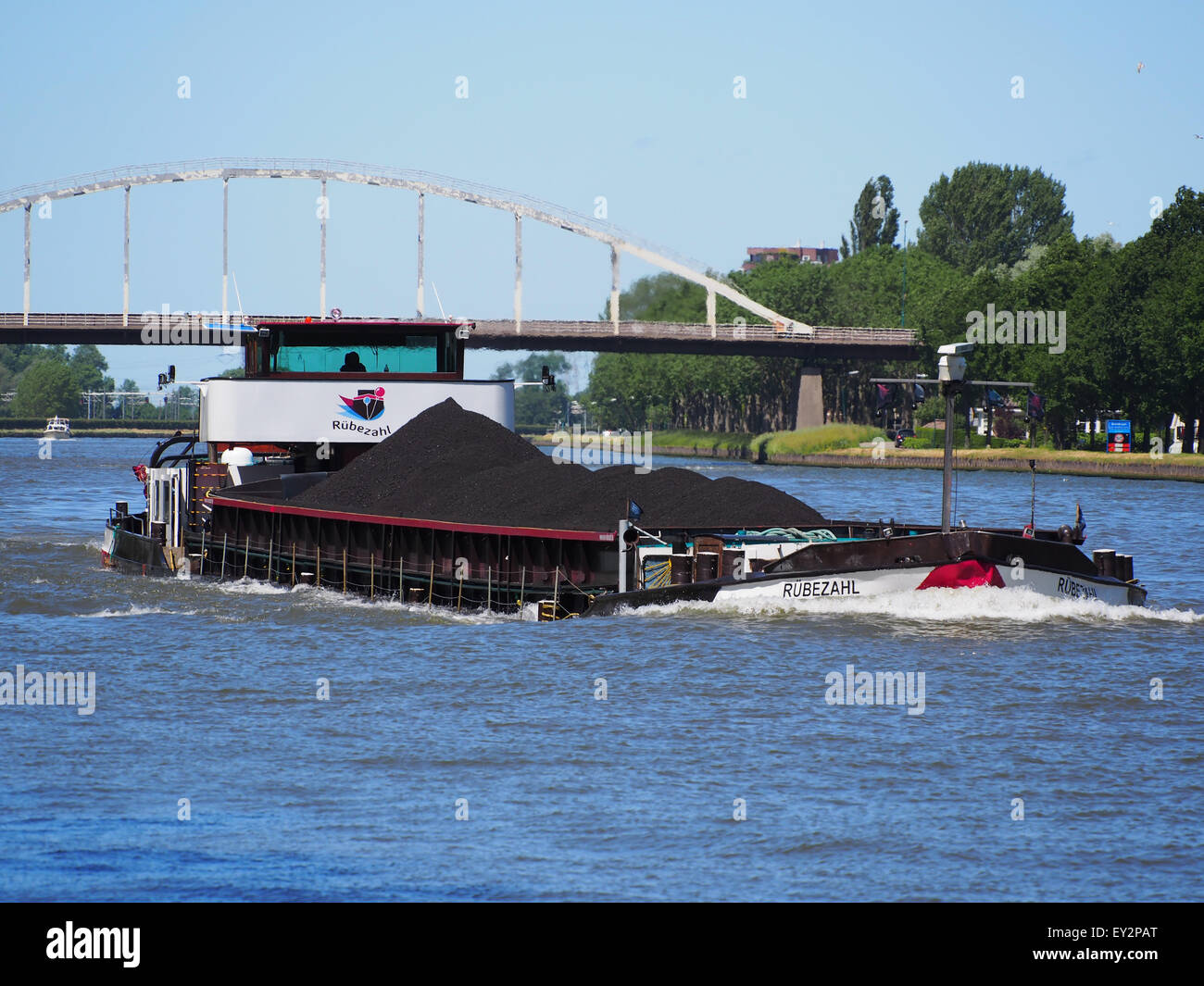 The 'RC3BCbezahl' is a container ship and oil tanker operating on the ...