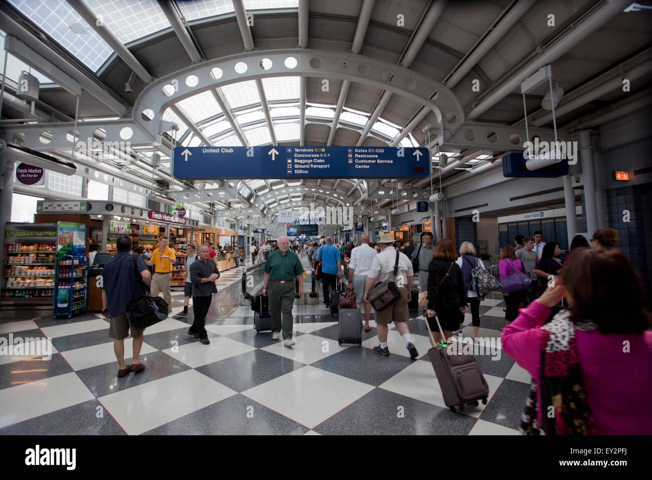 Busy airport terminal hires stock photography and images Alamy