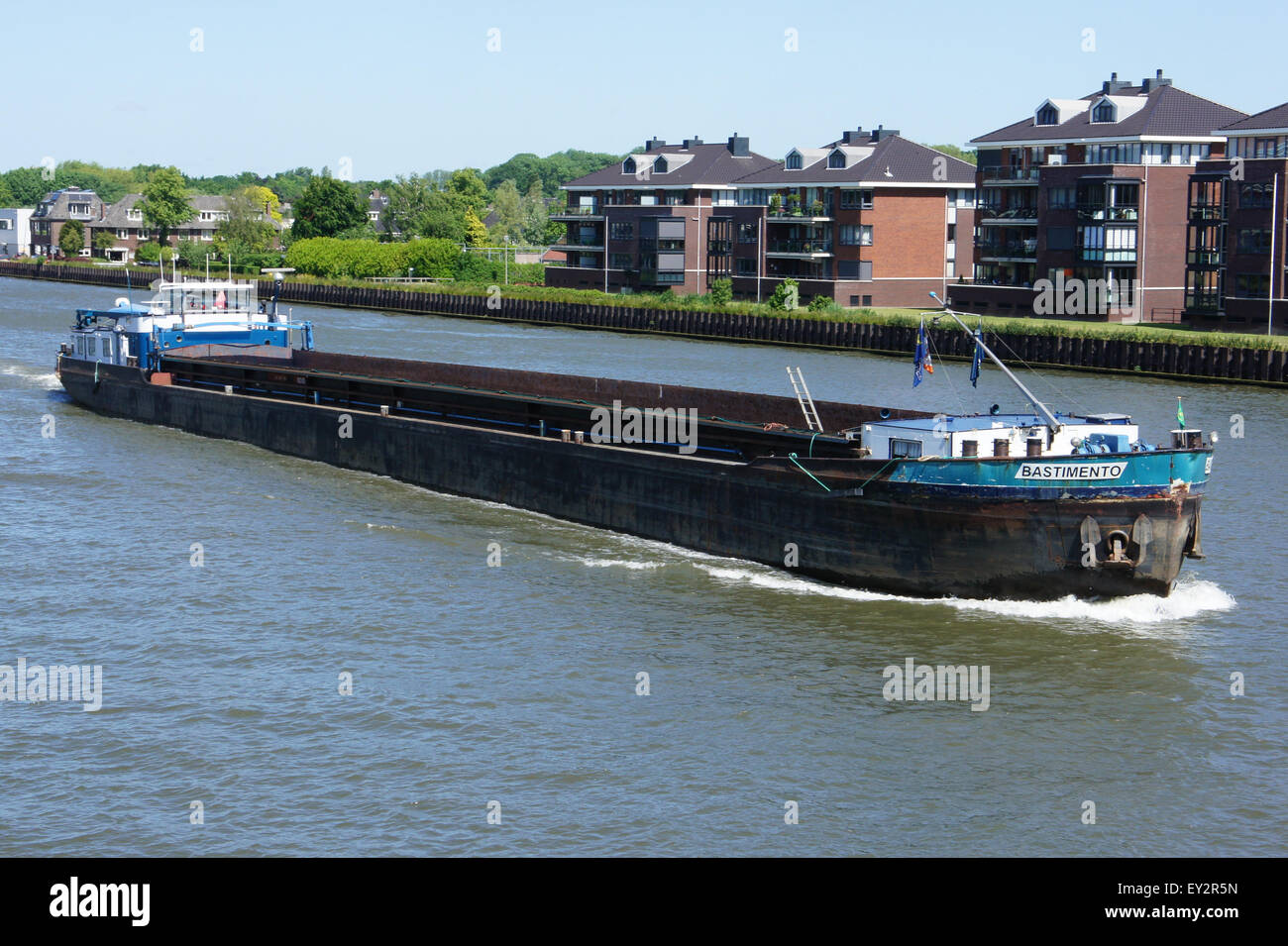 The *Bastimento* (ENI 02325414) is a container ship navigating the ...