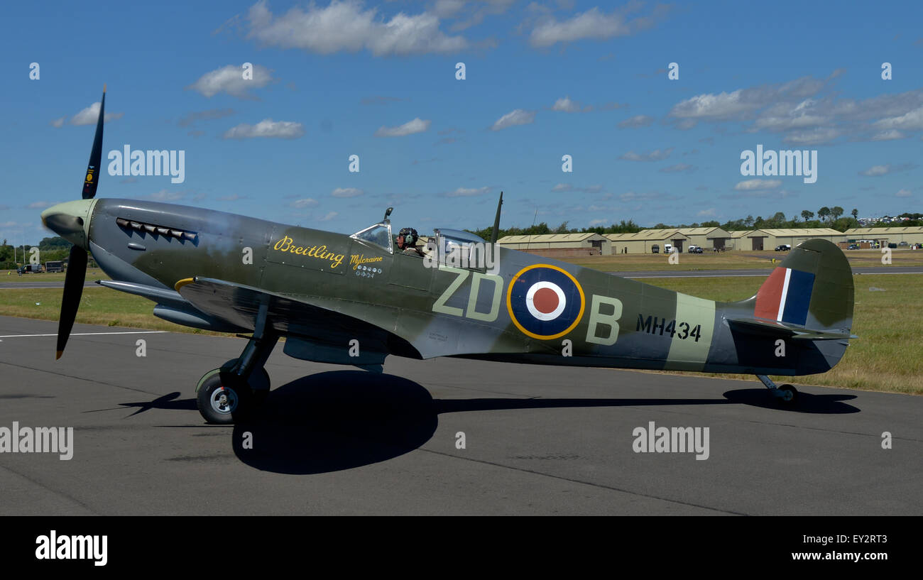 Fairford, Gloucestershire, UK. 19th July, 2015. The Battle of Britain Salute Memorial Flight at the Royal International Air Tattoo at RAF Fairford on July 19, 2015 in Gloucestershire, England. Credit:  jules annan/Alamy Live News Stock Photo