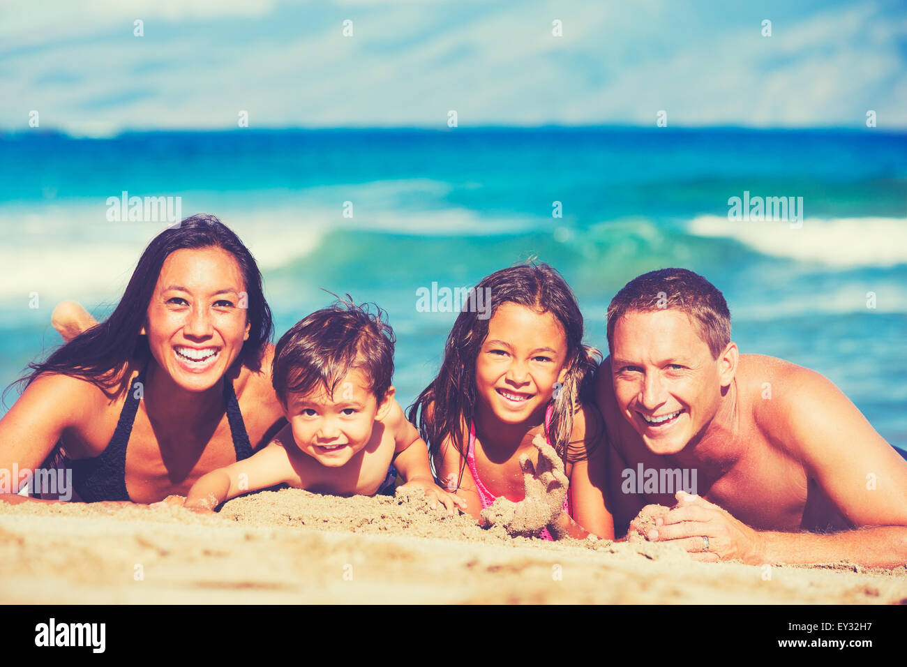 Young woman beach hi-res stock photography and images - Alamy