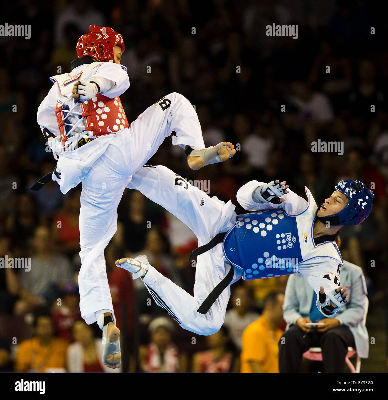 (150721) -- TORONTO, July 21, 2015(Xinhua) -- Lucas Guzman(R) of Argentina competes with Venilton Torres of Brazil during the men's -58kg bronze medal match of the taekwondo event at the 17th Pan American Games in Toronto, Canada, July 19, 2015. Lucas Guzman won 2-0 and got the bronze medal. (Xinhua/Zou Zheng) Stock Photo
