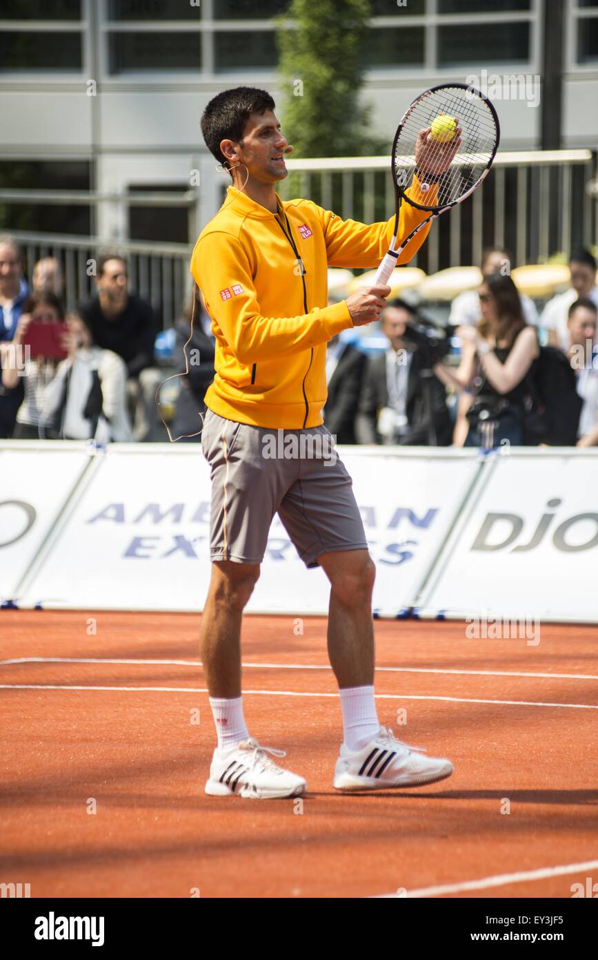 pics Novak Djokovic Young https www alamy com stock photo novak djokovic teaches young children how to play tennis in lombardia 85517577 html