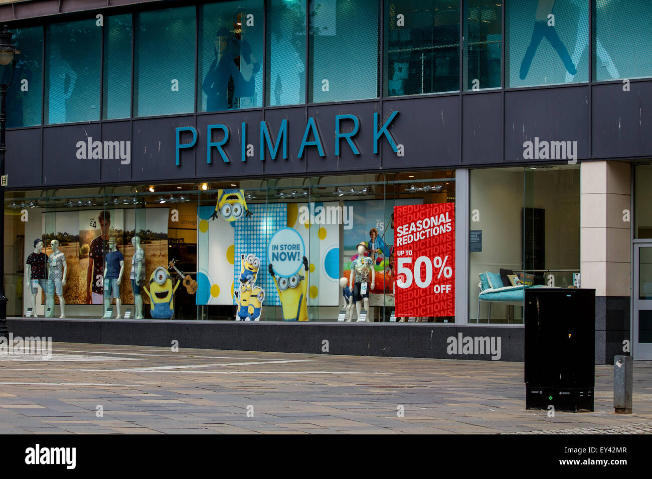 Dundee, Scotland, UK. 21st July, 2015. Sales Mid Summer Sales in Dundee. Primark the outlet