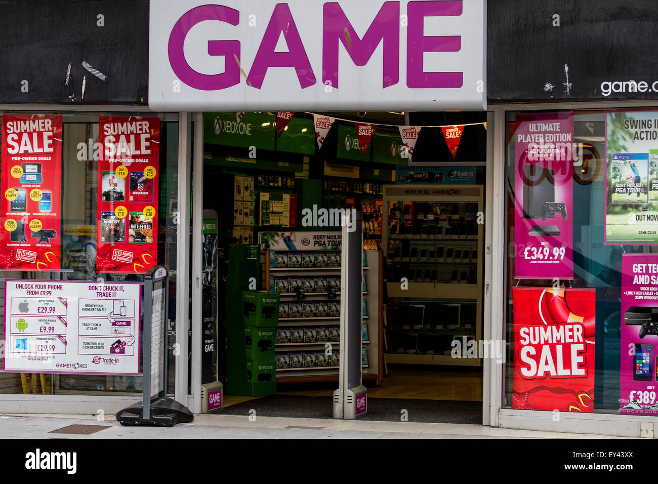 Dundee, Scotland, UK. 21st July, 2015 Sales Mid Summer Sales in