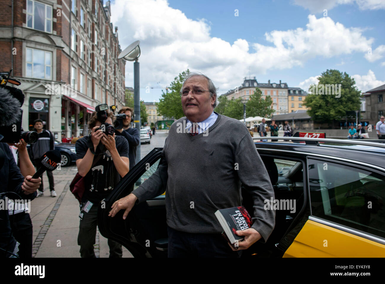 Copenhagen, Denmark, July 21st, 2015: Simon Weisenthal Center top Nazi hunter, Efraim Zuroff, arrives to Copenhagen City Police station, where he will file a police report charging an 90-years -old for war crimes in the WW2 death camp, Waldlager, in Belarus Credit:  OJPHOTOS/Alamy Live News Stock Photo
