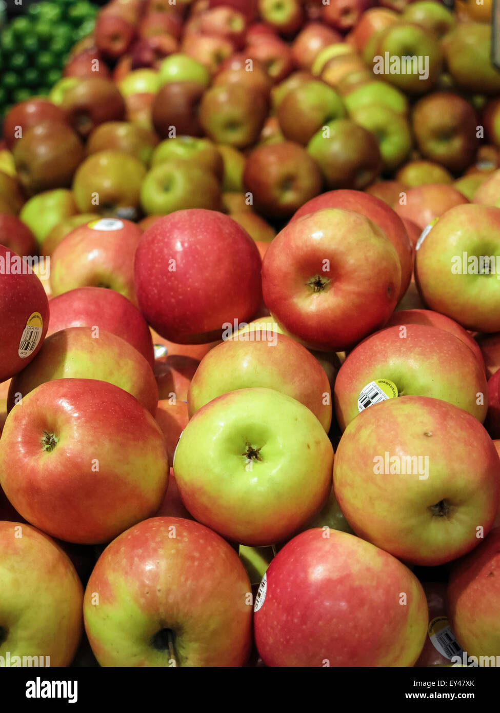 Apple Display, Produce Section in Grocery Store, USA Stock Photo Alamy